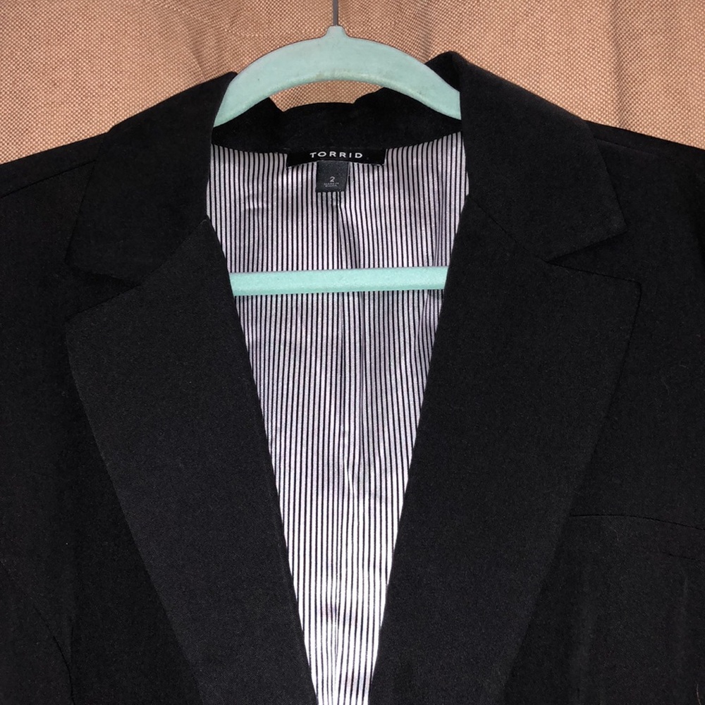Torrid Black Blazer Size 2 - Picture 3 of 10